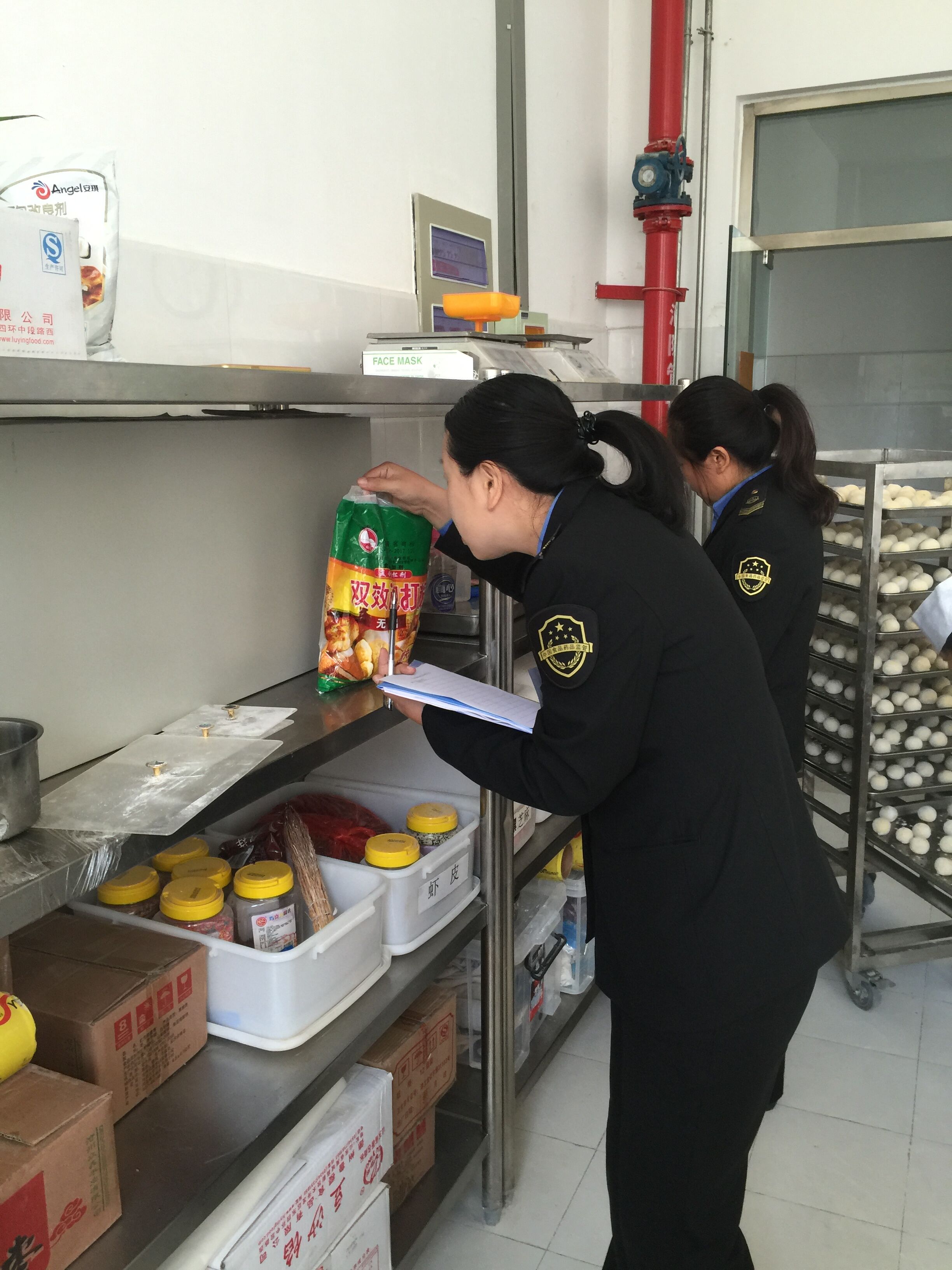 聊城市食藥監(jiān)局以實(shí)戰(zhàn)演練提升餐飲服務(wù)食品監(jiān)管能力